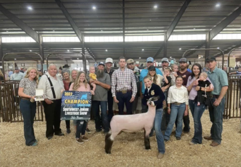 student and family posing at the southwest junior livestock show